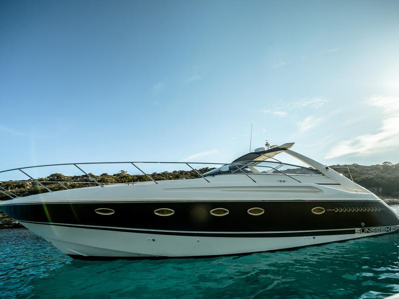 Book yachts online - motorboat - Sunseeker Portofino 40 - Maxim - rent