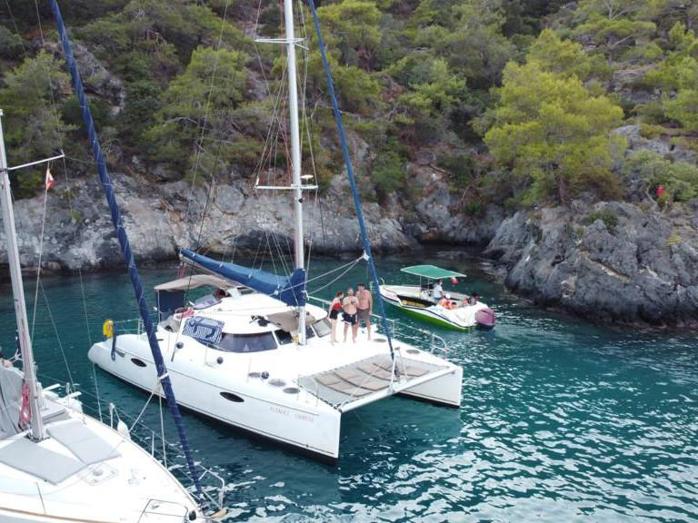 Book yachts online - catamaran - Fountaine Pajot Lavezzi 40 - Odinn - rent