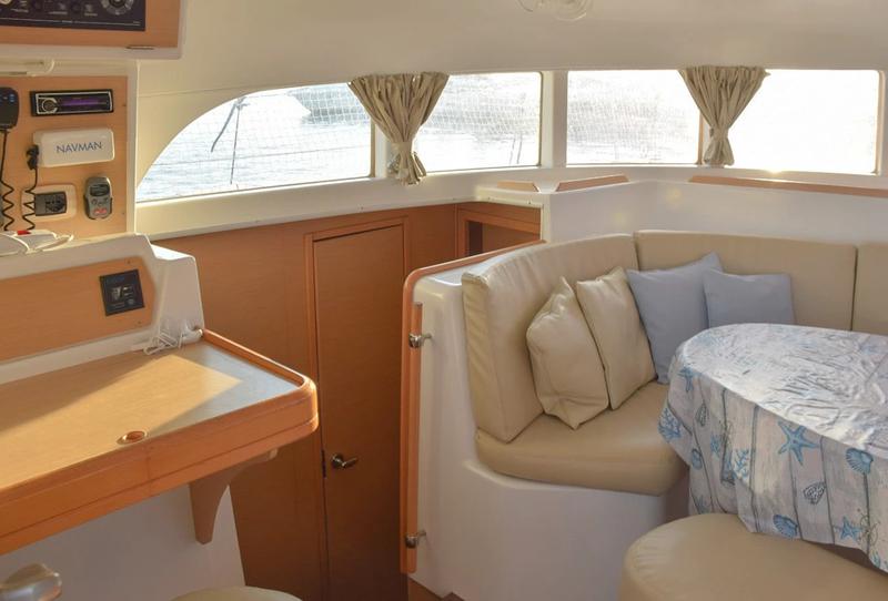 Book yachts online - catamaran - Lagoon 380 - Giulia - rent