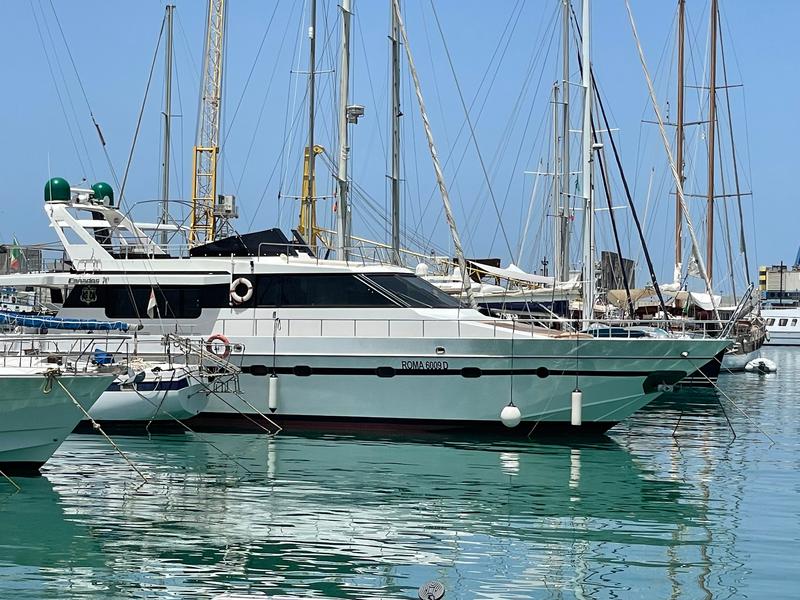 Book yachts online - motorboat - Canados 70 - Marhel 3 - rent