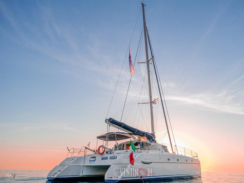 Book yachts online - catamaran - Belize 43 - Marina Piccola - rent