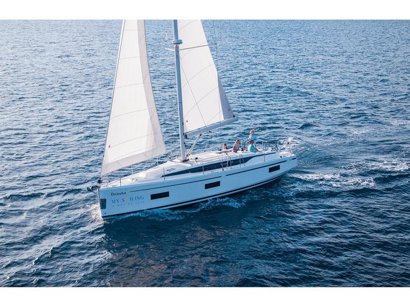 Book yachts online - sailboat - Bavaria C42 - Donuha - rent