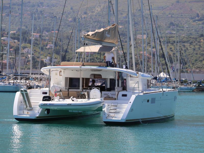 Book yachts online - catamaran - Lagoon 450 Fly - Pasha - rent