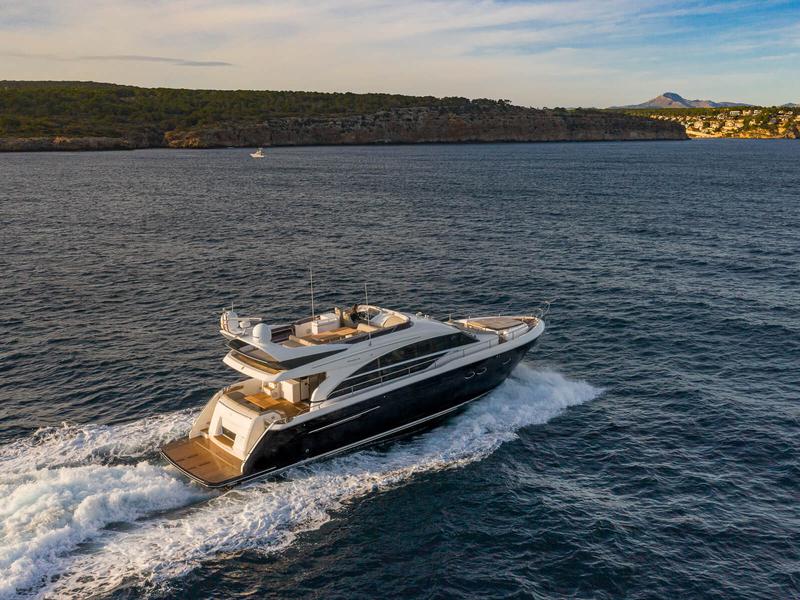 Book yachts online - motorboat - Princess 68 - Jako - rent