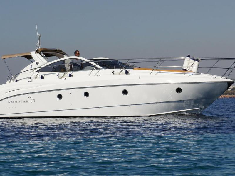 Book yachts online - motorboat - Monte Carlo 37 Open - Port Solent - rent