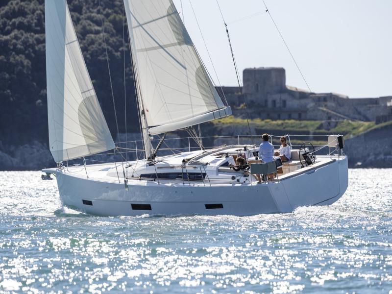 Book yachts online - sailboat - Dufour 430 Grand Large - Barbara - rent