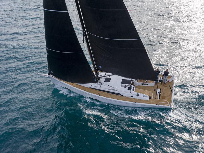Book yachts online - sailboat - Grand Soleil 44 - Aloha - rent
