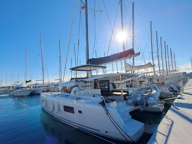 Book yachts online - catamaran - Lagoon 42 - LILA - NEW IN FLEET  - rent