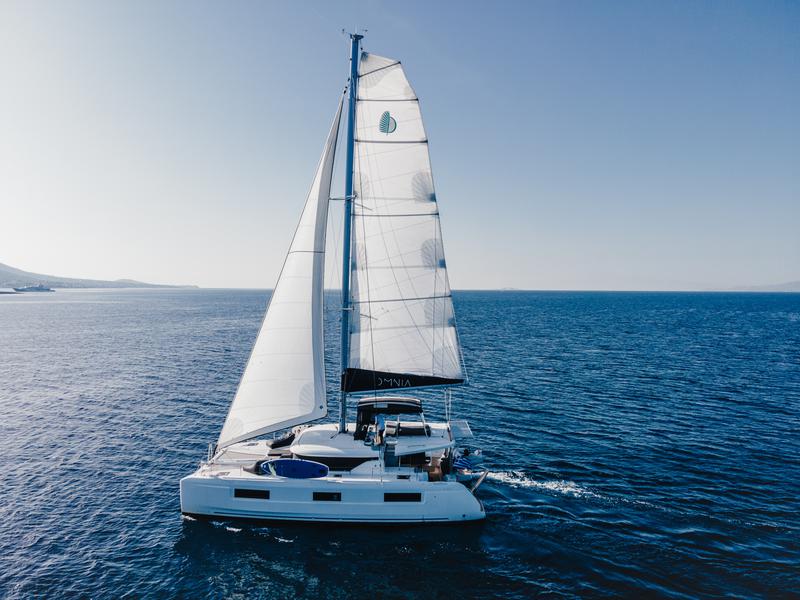 Book yachts online - catamaran - Lagoon 46 - Omnia - rent