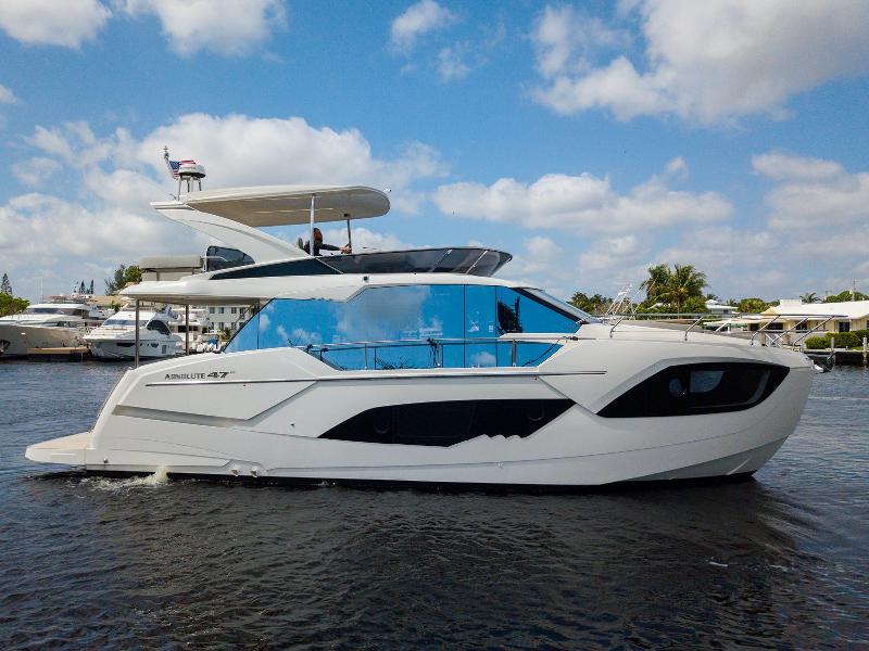 Book yachts online - motorboat - Absolute 47 Fly - Riaz Tahia - rent