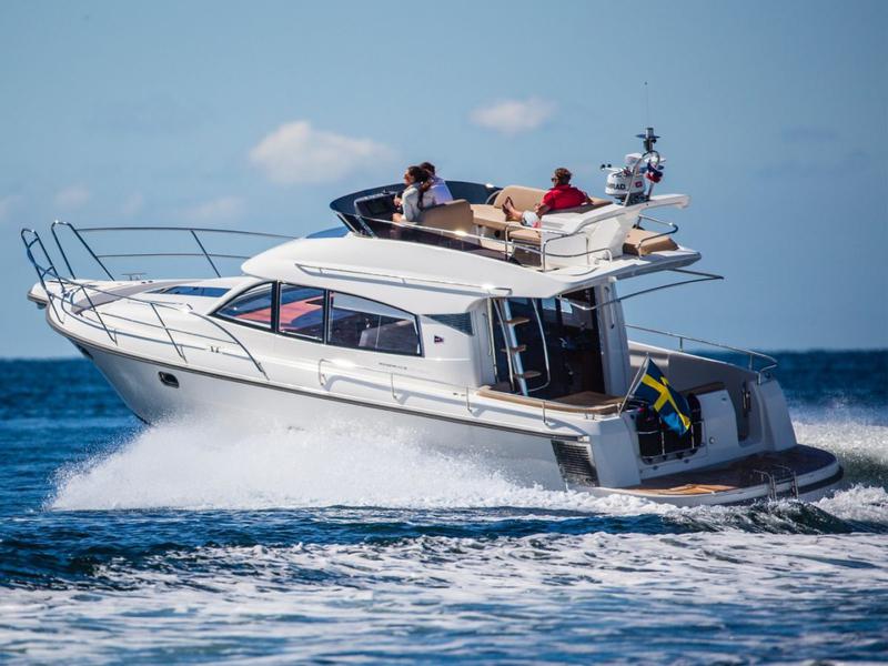 Book yachts online - motorboat - Nimbus 405 Flybridge - NN - rent