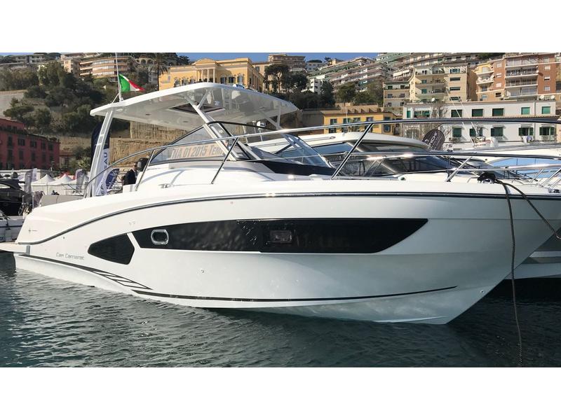 Book yachts online - motorboat - Cap Camarat 10.5 WA - Moma - rent