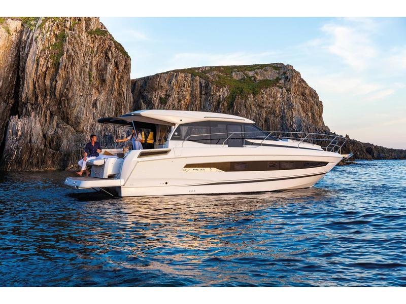 Book yachts online - motorboat - Jeanneau NC 37 - Aurora - rent