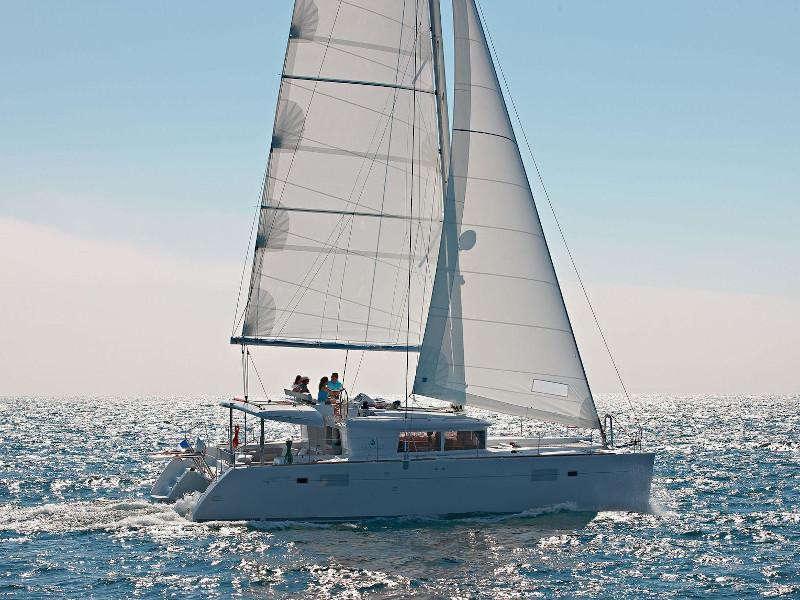 Book yachts online - catamaran - Lagoon 450  Flybridge - Caliente - rent