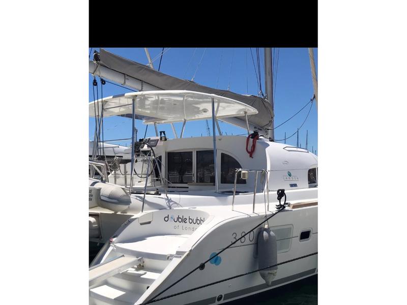 Book yachts online - catamaran - Lagoon 380 - Double Bubble - rent