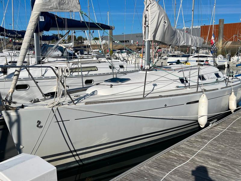 Book yachts online - sailboat - First 31.7 - So what - rent