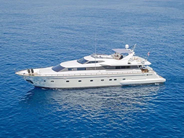 Book yachts online - motorboat - Falcon 92 - Lucy Pink - rent