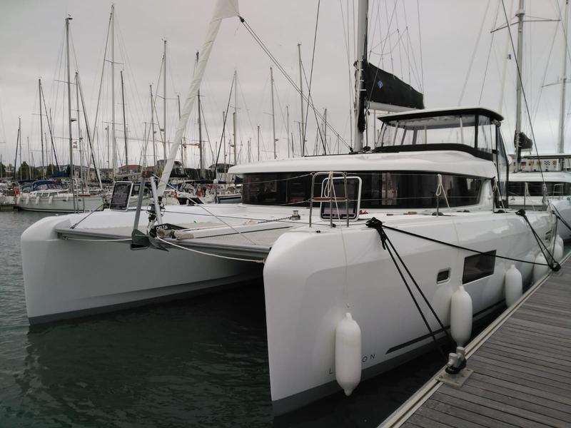Book yachts online - catamaran - Lagoon 42 Premium A/C - Sol - rent