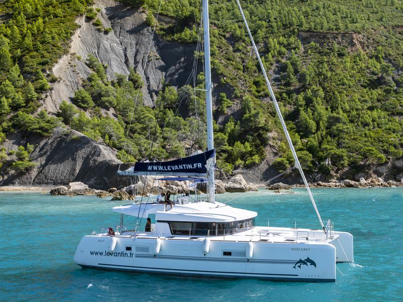 Book yachts online - catamaran - Lagoon 52F - Mercurey - rent