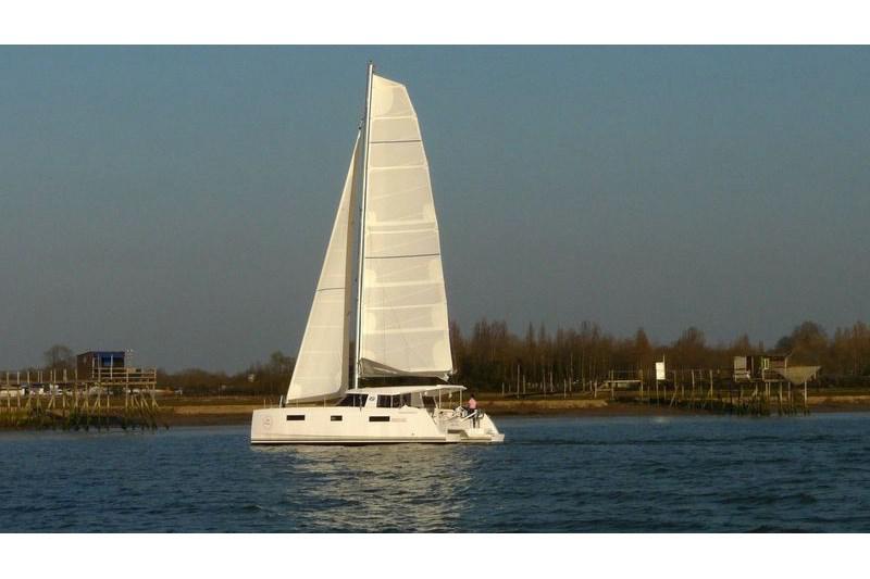 Book yachts online - False - Nautitech Open 40 (4Cab) - Golden Delicious - rent