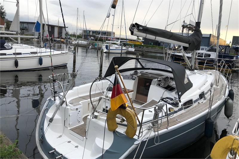 Book yachts online - False - Bavaria 37 Cruiser (2Cab) - Mazzel - rent