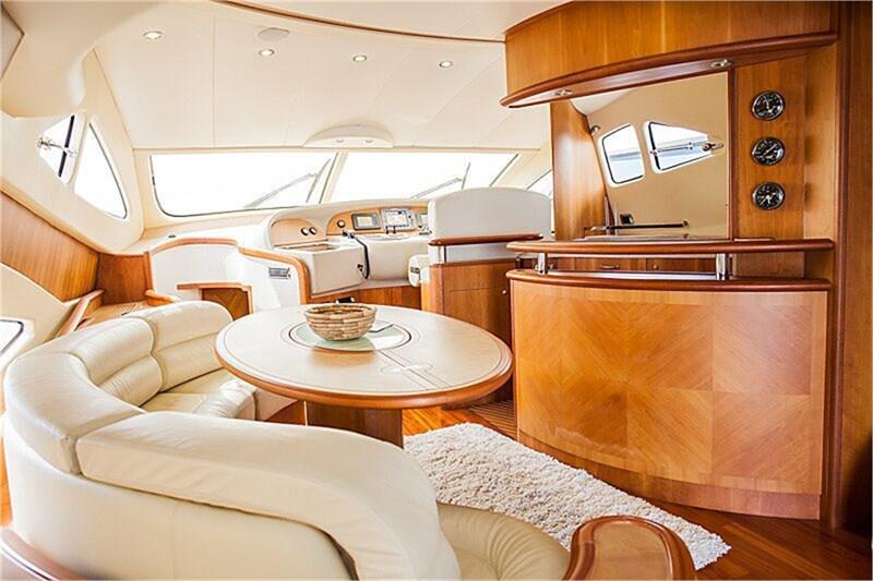 Book yachts online - False - Cranchi M 44 HT - Medusa - rent