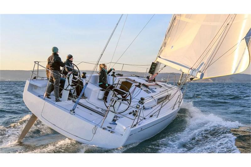 Book yachts online - False - First 36 (3Cab) - Katina - rent